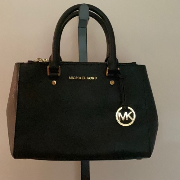 Michael Kors Black Sheila Medium Faux Saffianon Leather Satchel - Picture 1 of 13